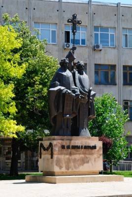 памятник Кириллу и Мефодию