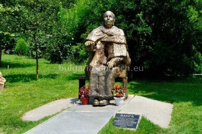 памятник Ванге в Рупите
