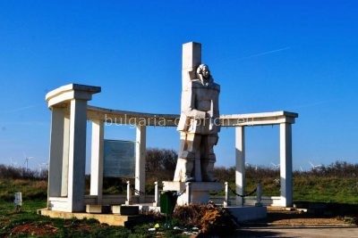 памятник Ушакову в Болгарии